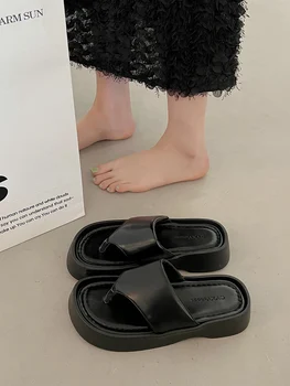 2023 Vasaras melna bieza grunts Čības Jaunas mīkstās vienīgais flip-flops Universitātes meitenes, mājas čības Āra pludmales kurpes Sieviešu kurpes